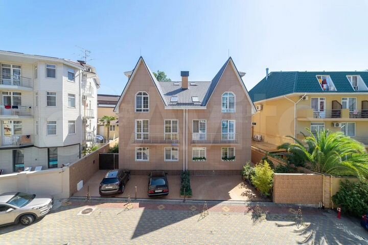 Дом 314 м² на участке 1,3 сот.