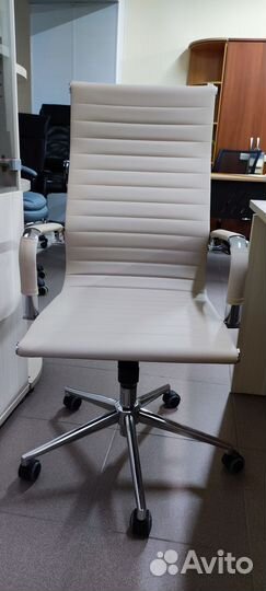 Офисное кресло руководителя
