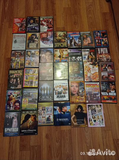 Продам dvd диски с фильмами. Количество 37 штук