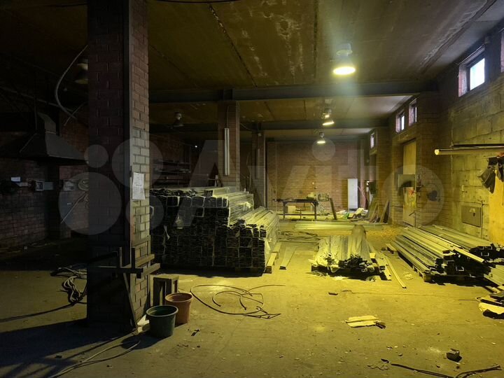 Гараж, > 30 м²