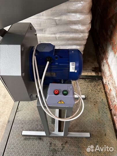 Зернодробилка молотковая