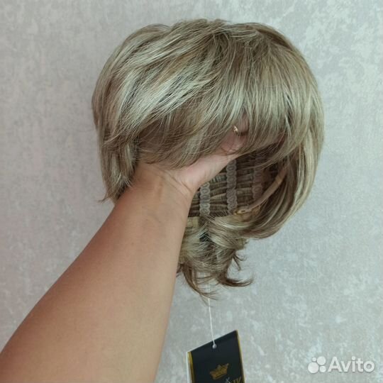 Парик женский, стрижка с эффектом мелирования