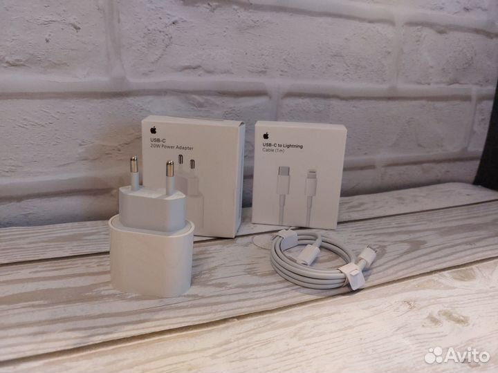 Комплект зарядки на iPhone