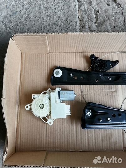 Мотор стеклоподъемника левого с направляющими Bmw