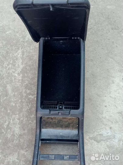 Подлокотник mercedes E240W210