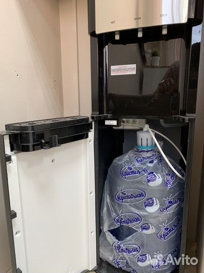 Кулер для воды напольный