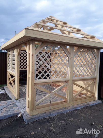 Садовая деревянная беседка с монтажем