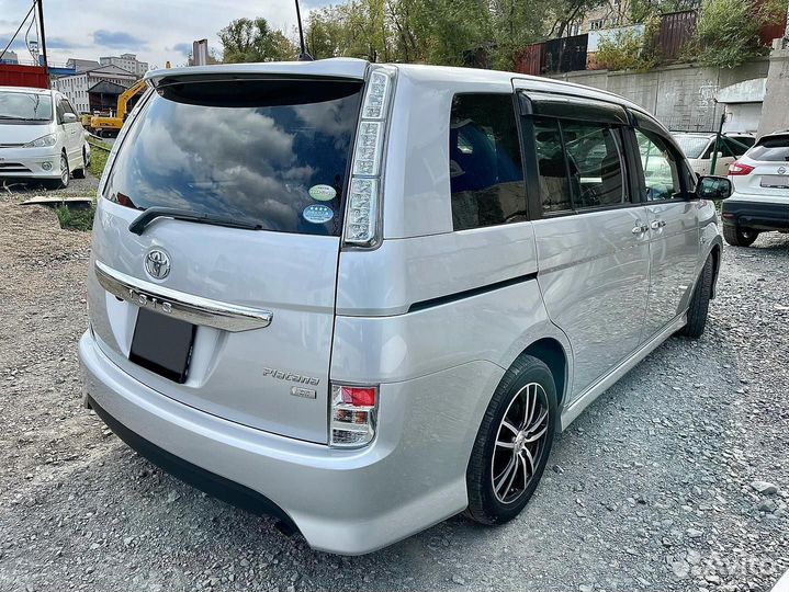 Toyota Isis, 2012