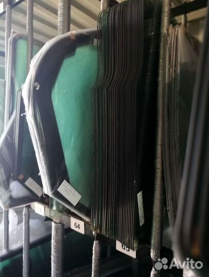 Стекло нижнее погрузчик New Holland LB 115