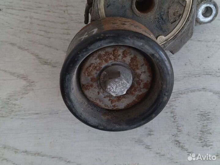 Lexus LX570 натяжитель ремня