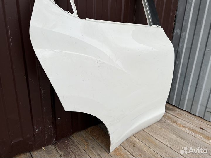 Ниссан жук дверь белая