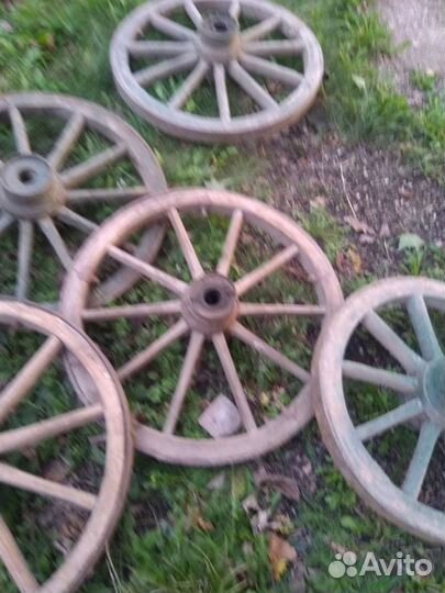 Деревянные старинные колеса