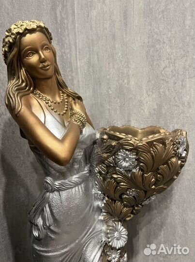 Ваза напольная,девушка,высота 85 см