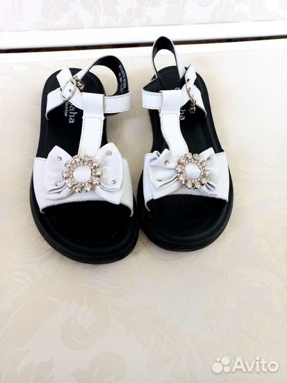 Сандалии белые новые 37 размер