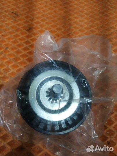 Паразитный / Ведущий ролик, клиновой ремень