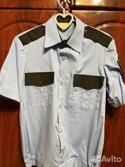 Куртка и рубашка охранника