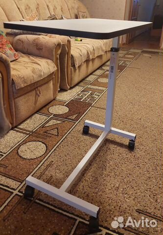 Продается стол прикроватный медицинский