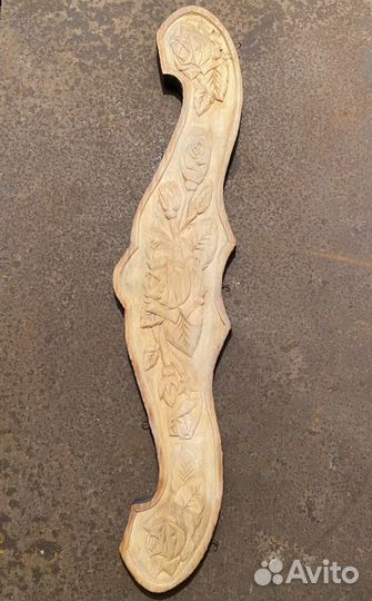 Деревянная резная вешалка