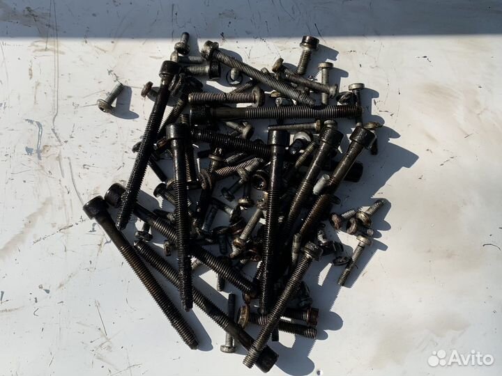 Болты двигателя CAW 2.0 tsi