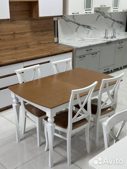 Кухонный стол и стулья новые