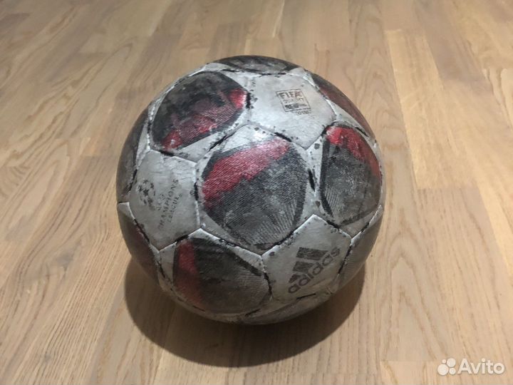 Футбольный мяч adidas лига чемпионов