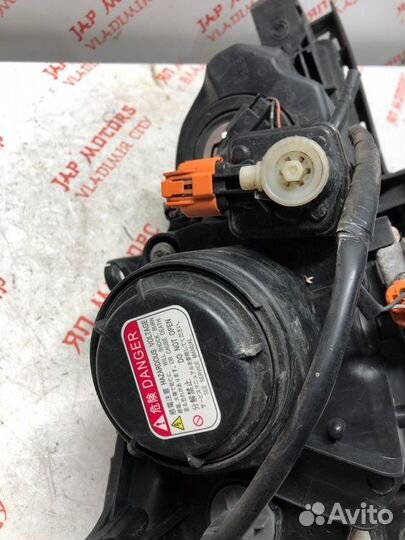 Фара ксеноновая левая Mazda 3 BK хэтчбек LF 2.0