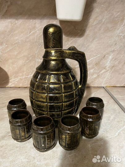 Штоф и рюмки, в виде гранаты