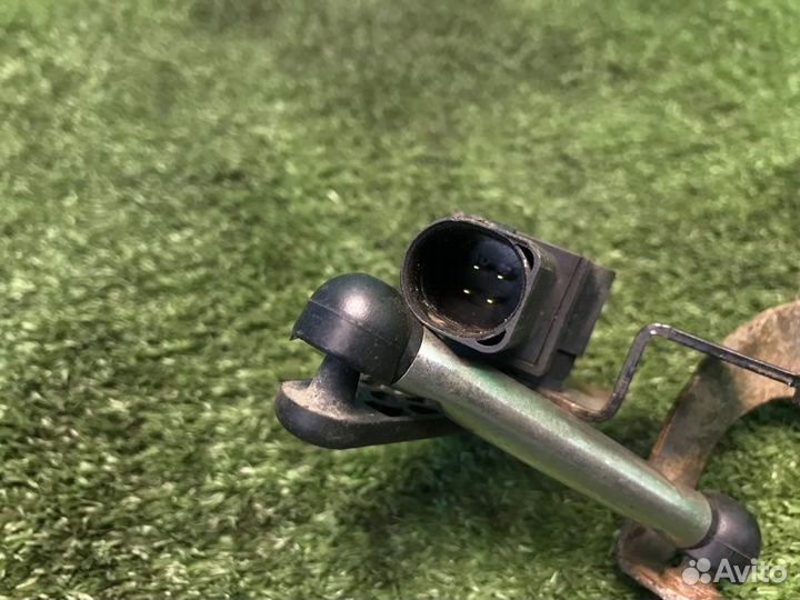 Датчик положения кузова передний левый Skoda