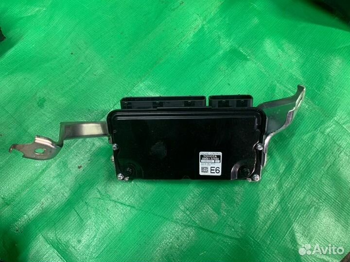 Блок управления, иммобилайзер Toyota Prius ZVW50