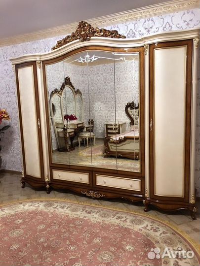 Спальный гарнитур