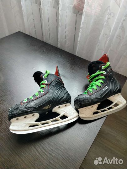 Хоккейные коньки bauer 30р