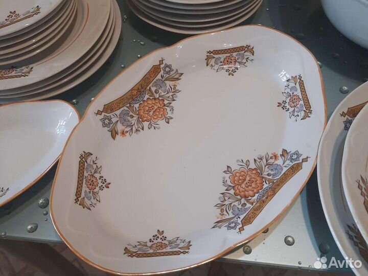 Столовый сервиз новый, Тарелки