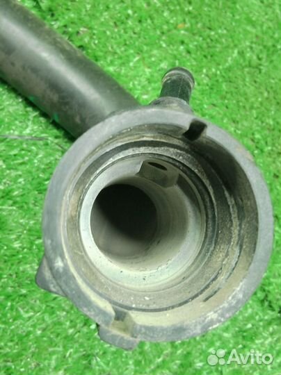 Патрубок радиатора верхний Audi A4 B7 4067