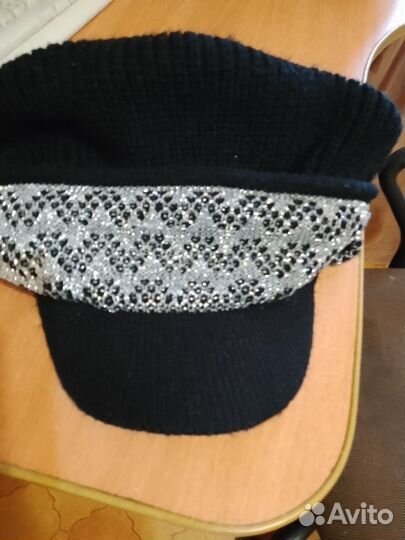 Берет с козырьком женский