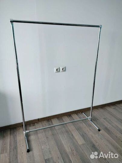 Вешалка для одежды напольная металлическая