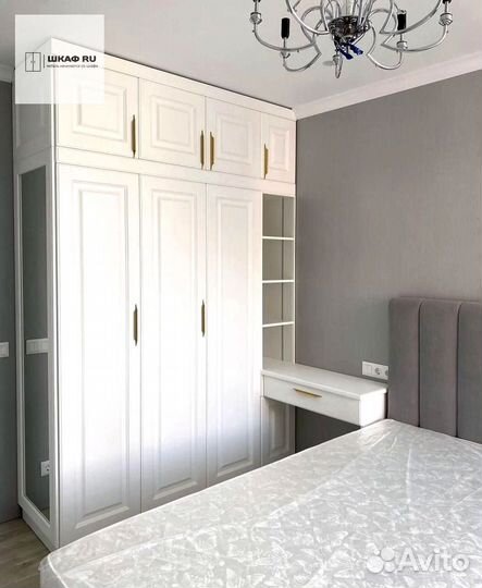 Современный распашной шкаф