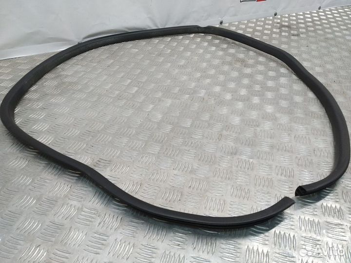 Уплотнитель проема двери Suzuki Grand Vitara II (2