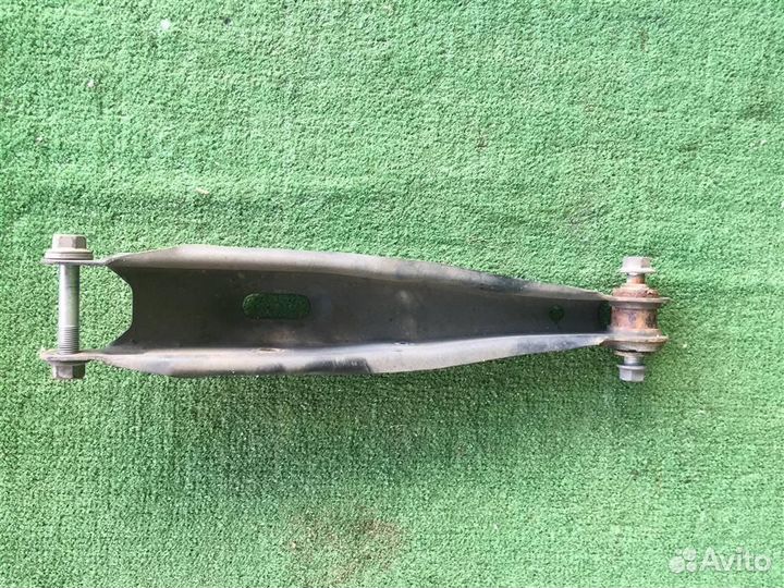 Рычаг задний нижний правый lexus IS250 GSE20