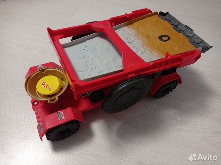Hot wheels машинка