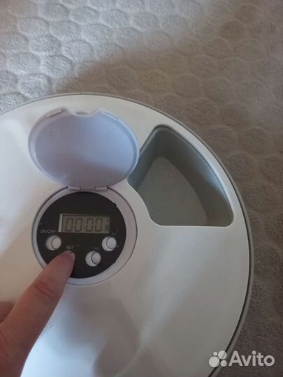 Автоматическая кормушка для кошек или собак