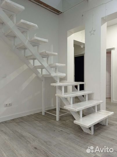 Лестница на второй этаж (на заказ)