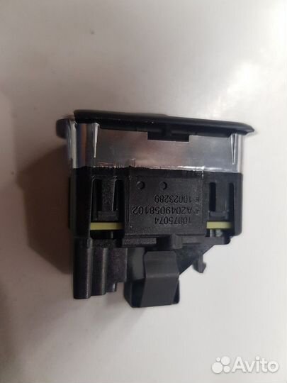 Кнопка стеклоподъемника (Mercedes-Benz CLA-class)