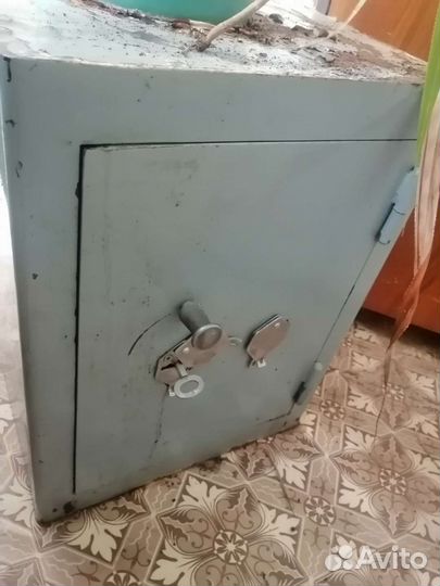 Шкаф металлический сейф