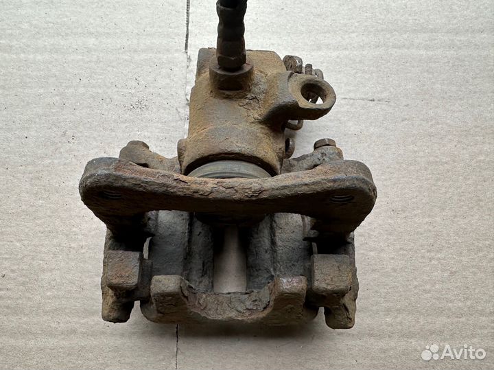 Суппорт задний левый Audi 100 c4