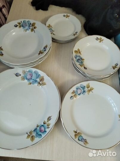 Салатники новые и набор сервиза остатки