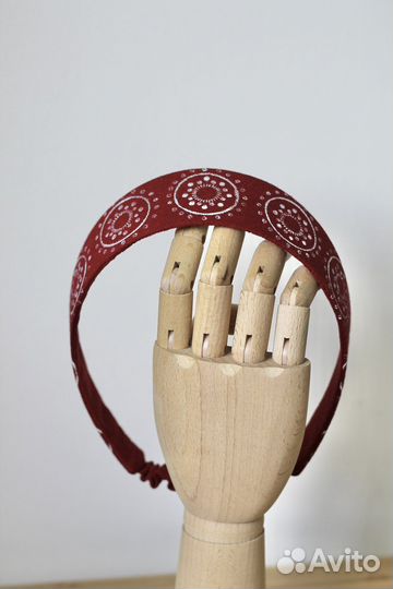 Кокошник красный скруглённый с набойкой