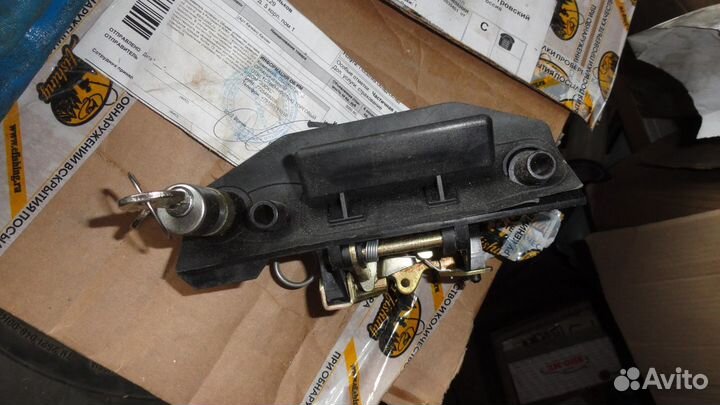 Ручка крышки багажника Volkswagen Transporter T4