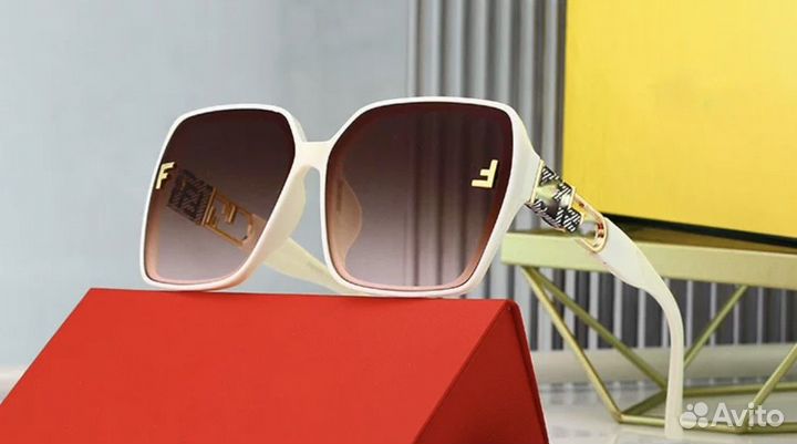 Солнцезащитные очки женские брендовые