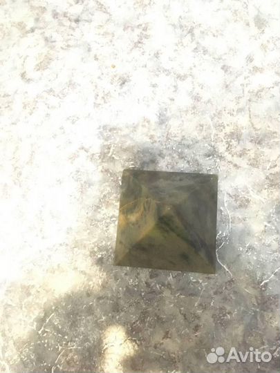 Пирамидка из офикальцита