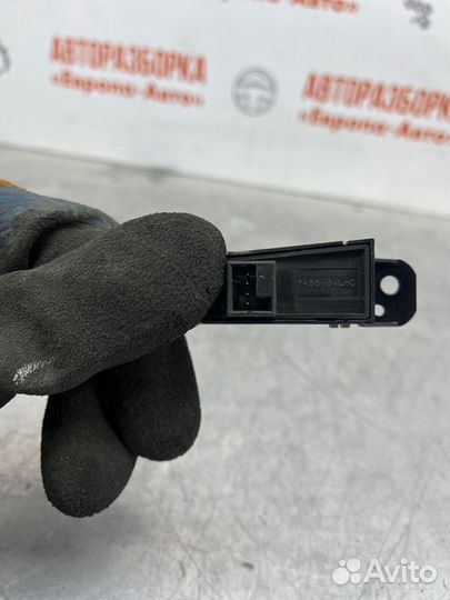 Кнопка центрального замка Chevrolet Cruze седан